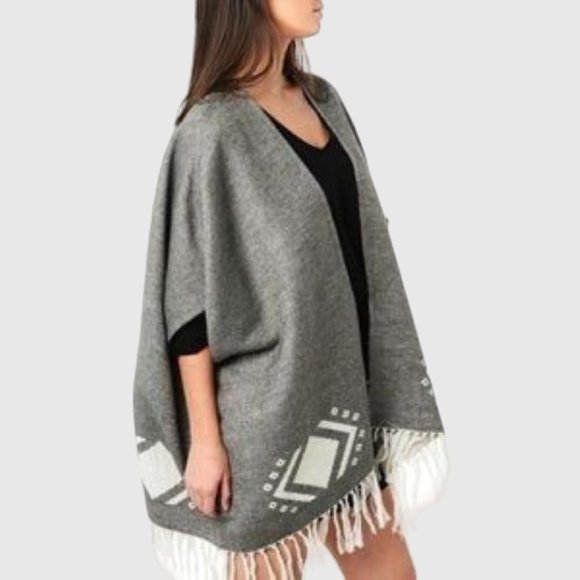 Cupcakes and Cashmere Women S Poncho Kimono Oversized Wool Blend Aztec Fringe - Picture 2 of 11